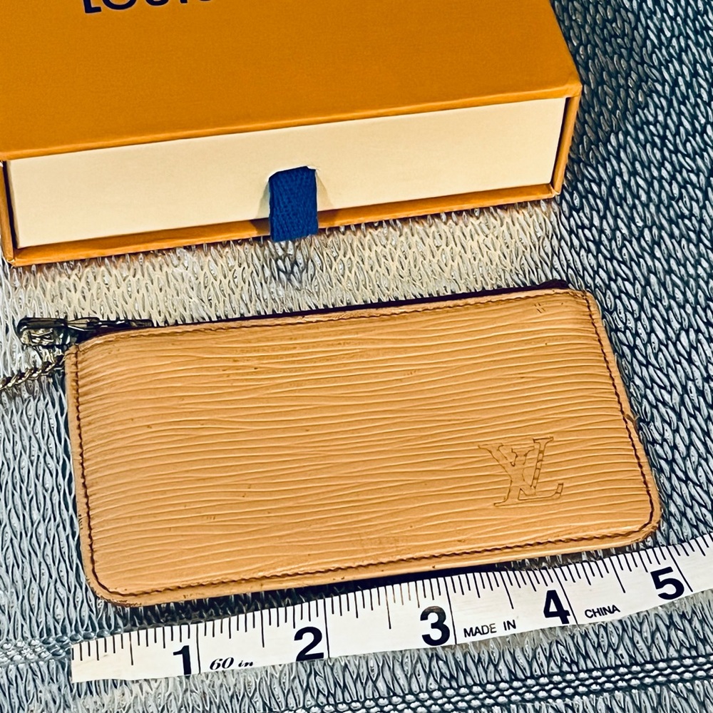 Louis Vuitton epi keychain charm coin wallet/makeup - Picture 8 of 13